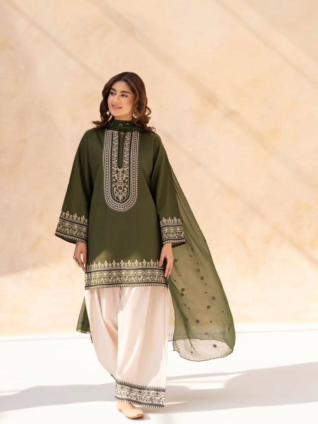 Hoorain Cotton Embroided 3 PCs (Farshi Shlwar)