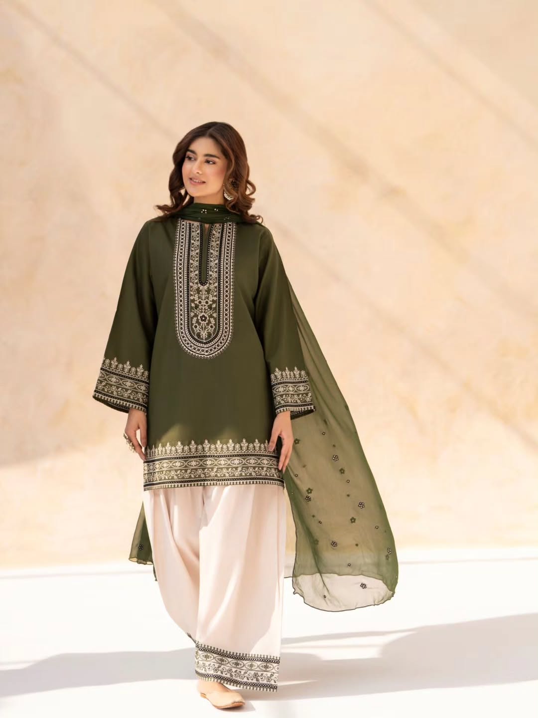 Hoorain Cotton Embroided 3 PCs (Farshi Shlwar)