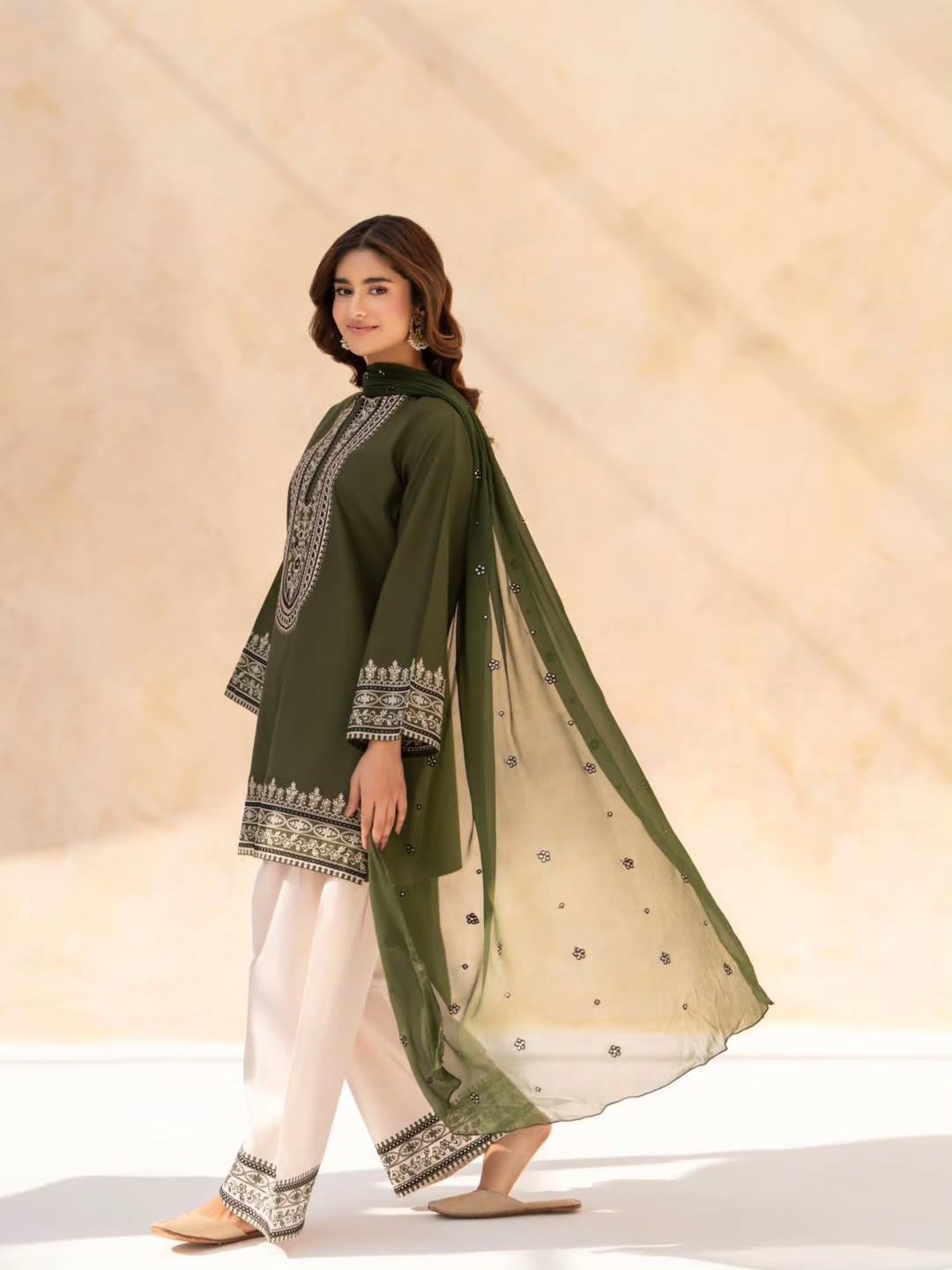 Hoorain Cotton Embroided 3 PCs (Farshi Shlwar)
