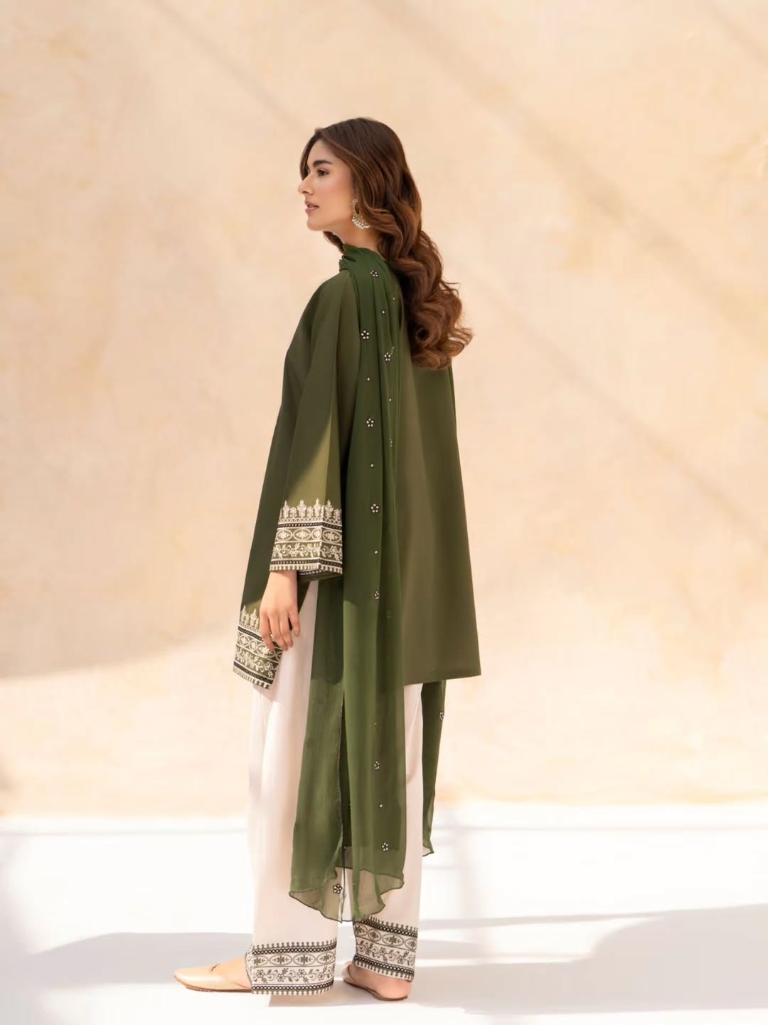 Hoorain Cotton Embroided 3 PCs (Farshi Shlwar)