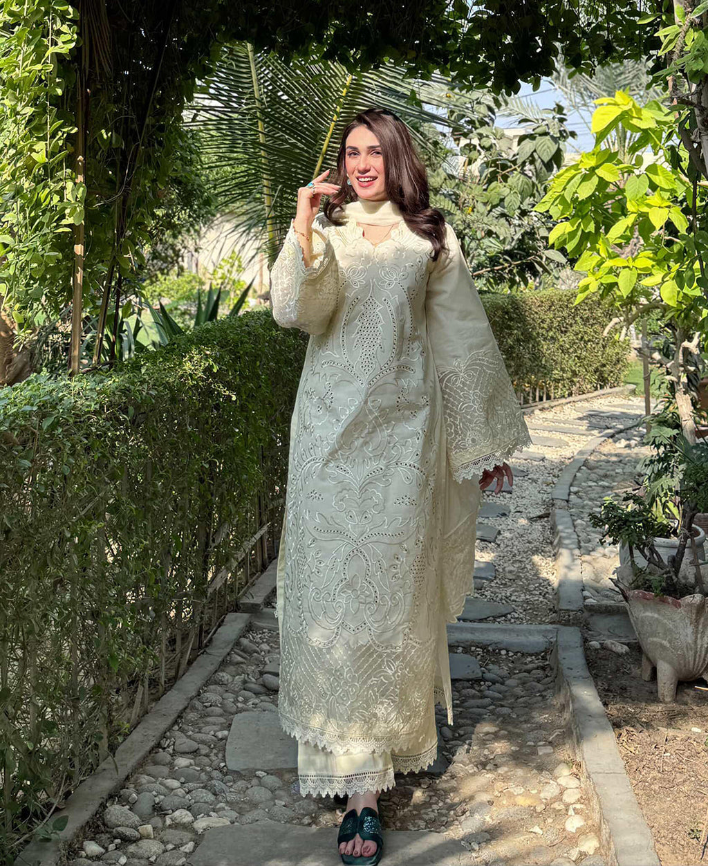 Hoor Embroidered 3-Piece Suit