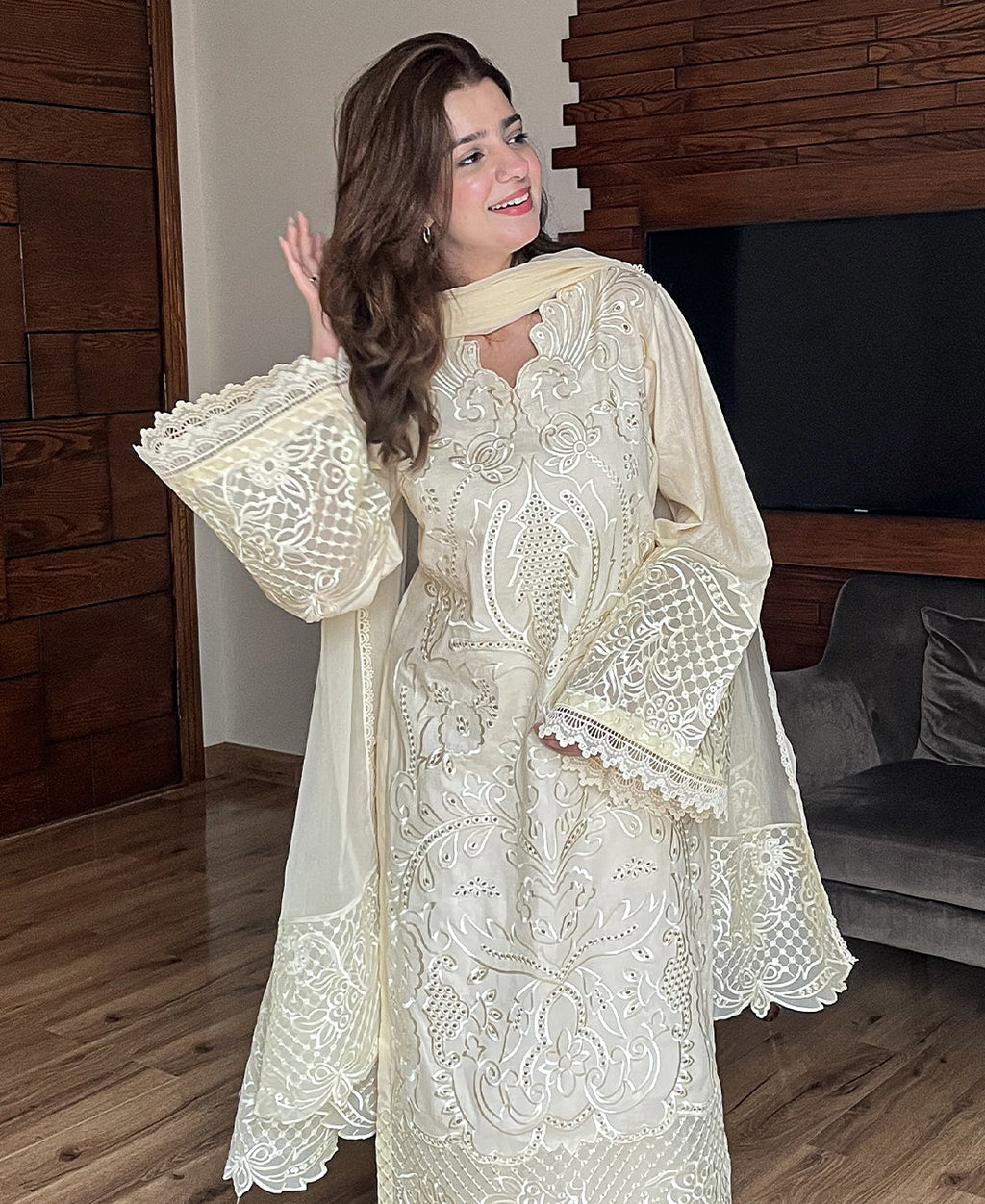 Hoor Embroidered 3-Piece Suit