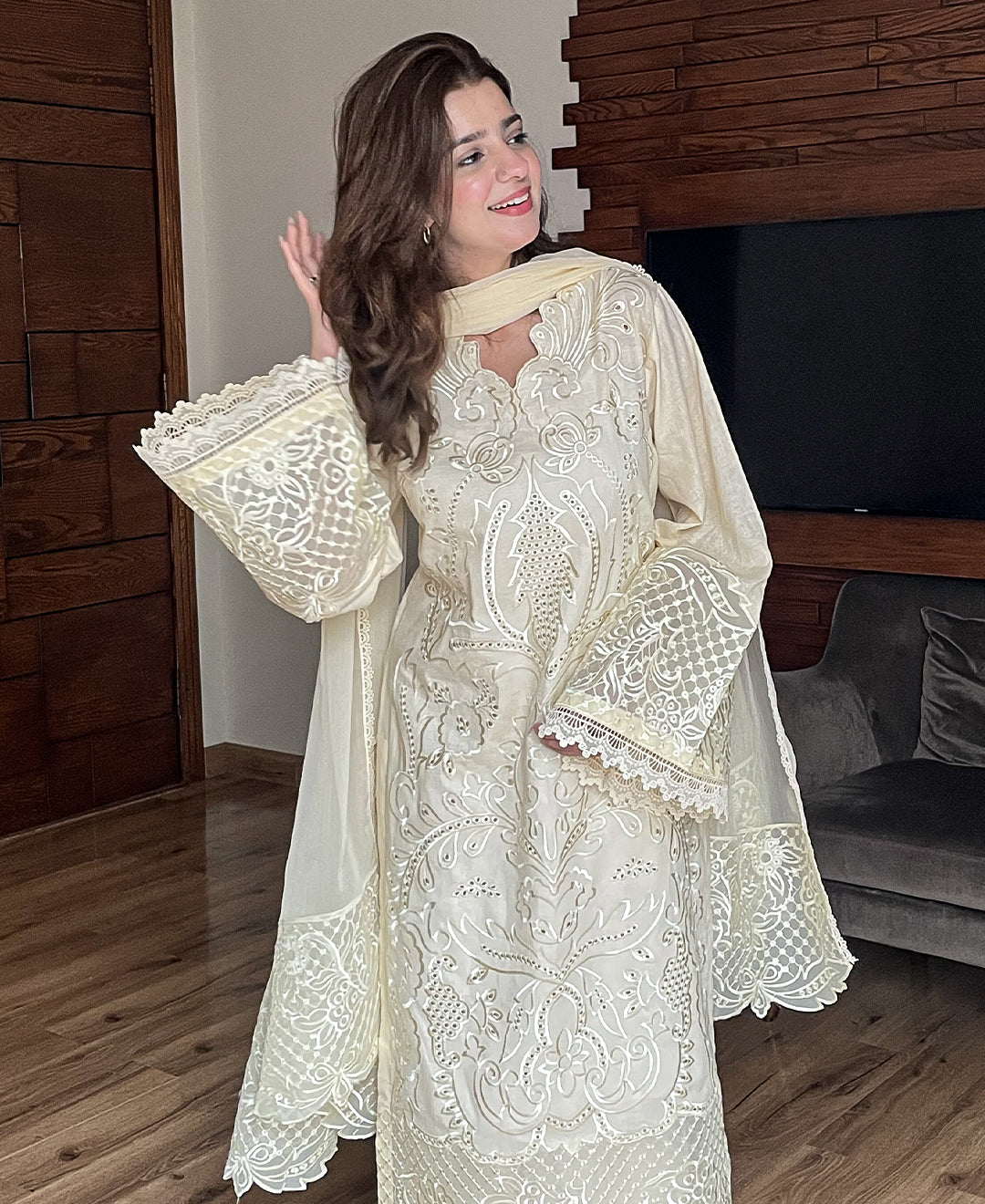 Hoor Embroidered 3-Piece Suit