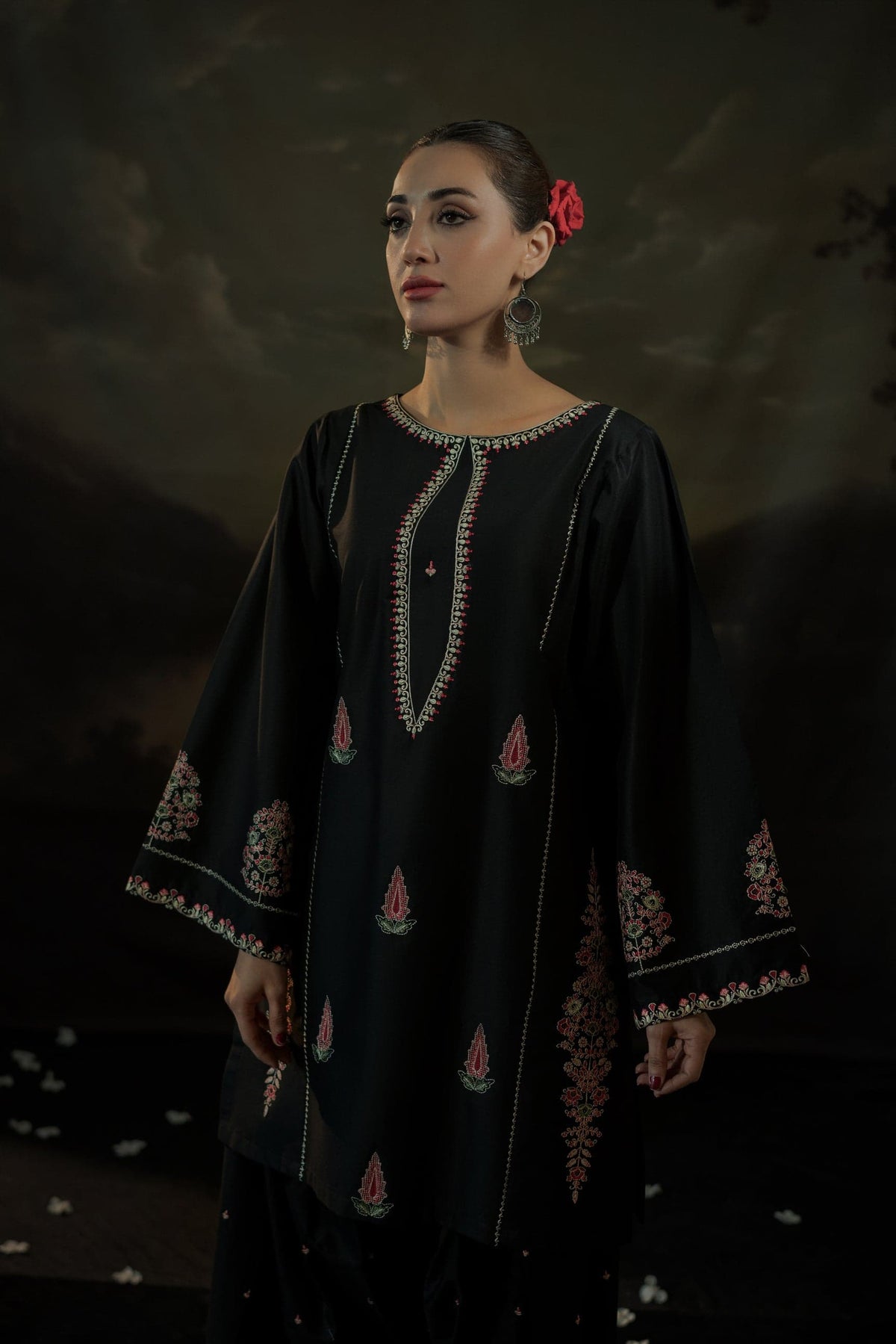 BLACK IRIS LONG LENGHT ( Embroided 2 PCs)