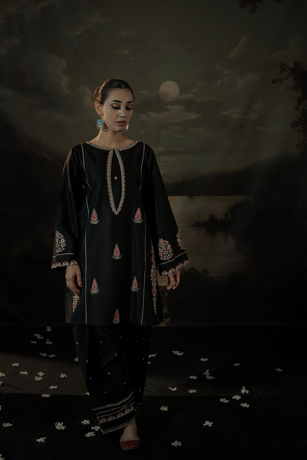 BLACK IRIS LONG LENGHT ( Embroided 2 PCs)