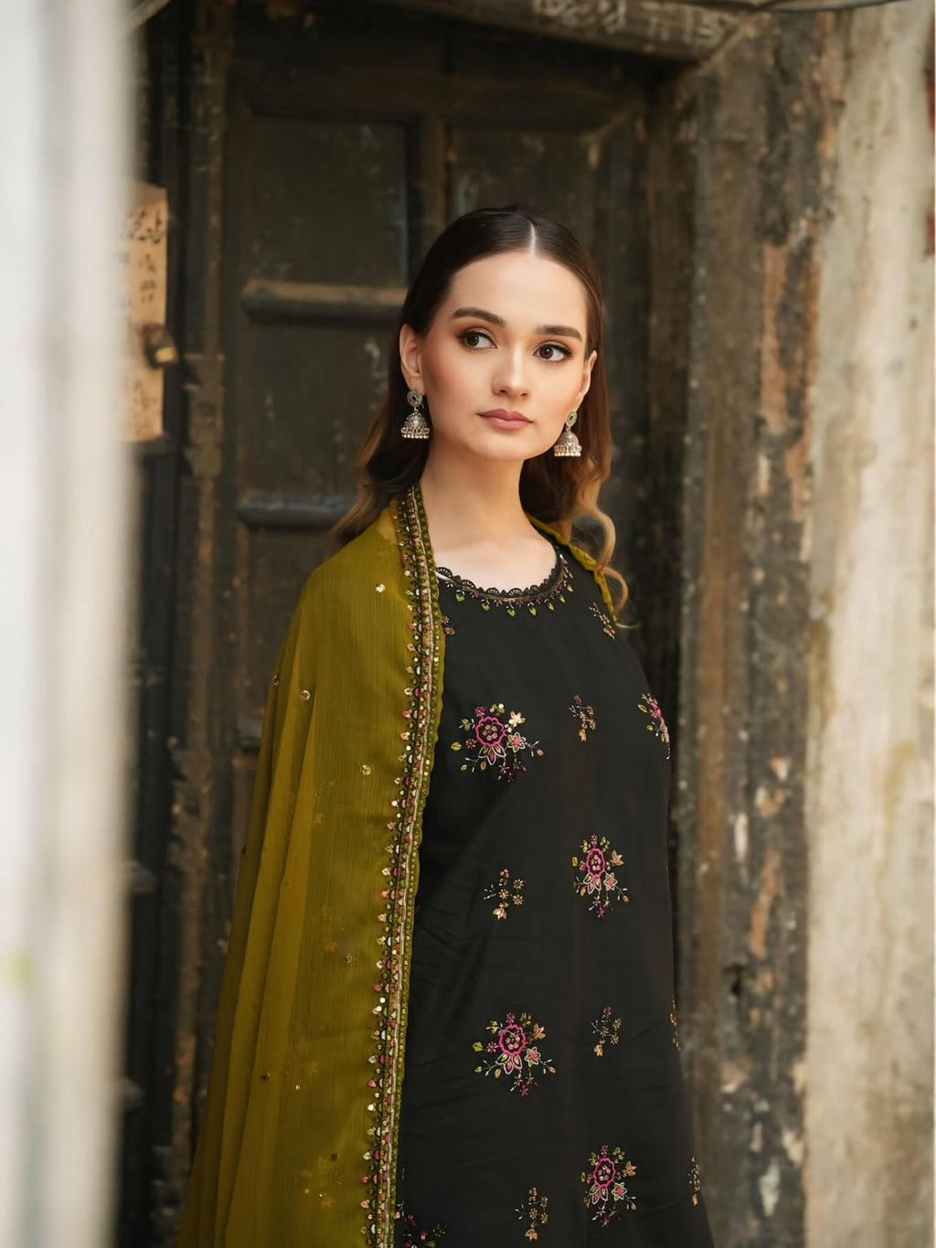 LAIRA (Embroided 3 PCs)